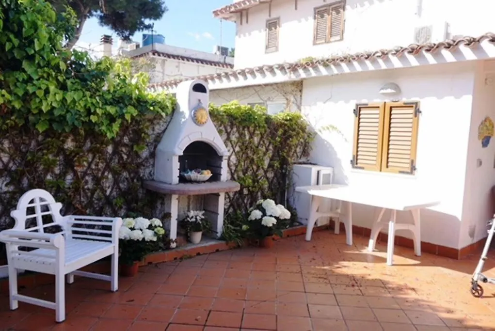 Rosi Sweet Home Quartu Sant'Elena 0*,  Italy